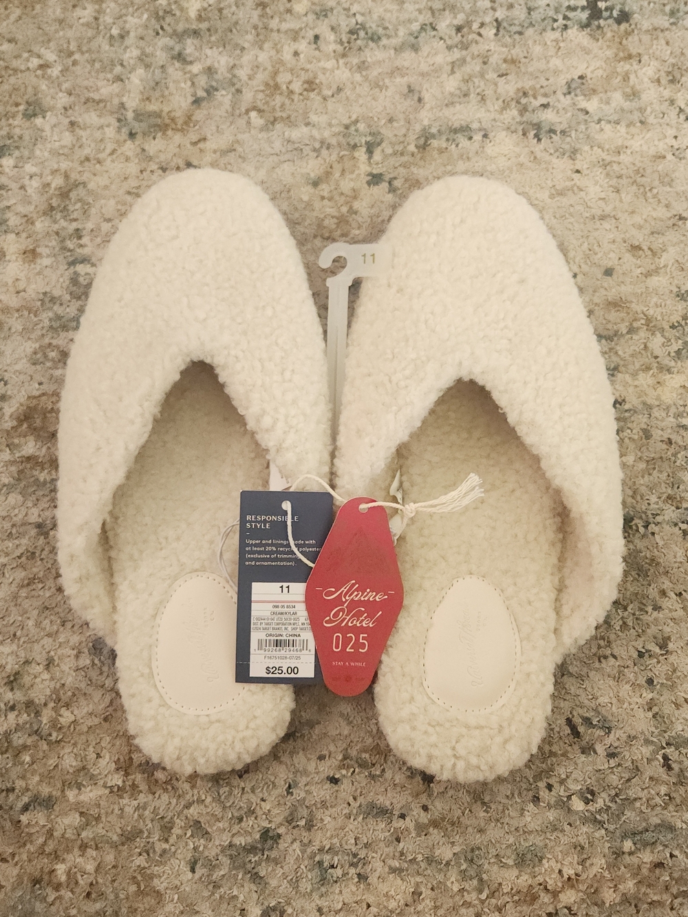 Universal Thread Cream Sherpa Womens Slipper Mules